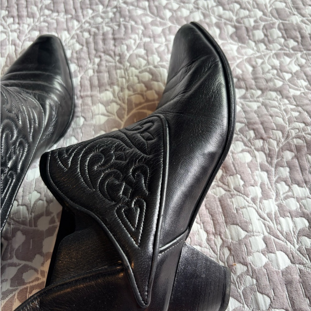 Vintage Via Spiga Black Pointed Toe Leather Ankle Booties